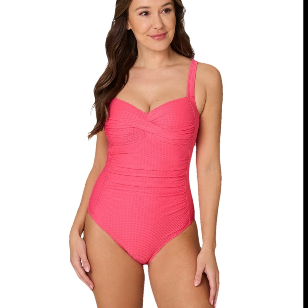 NIPTUCK SWIM Pink Omega Texture Eva One Piece Swimsuit Multi-Cup US size 10 NWT